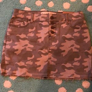 Size 0 NWT Hollister camo skirt.